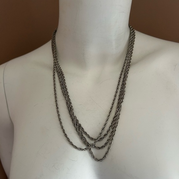 Jewelry - 4/$50 classic 1960 Elegant Silver Chain Necklace 💙